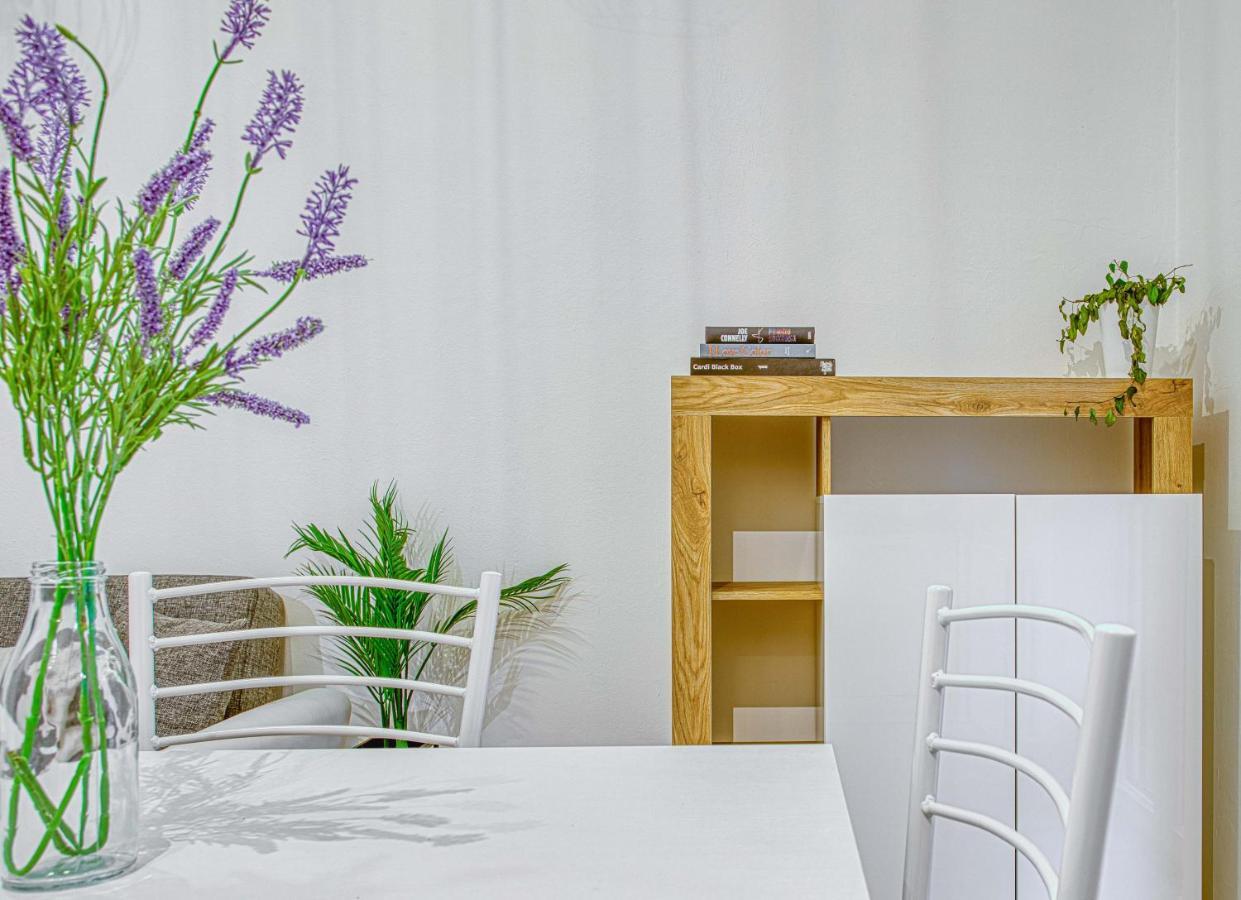 شقة Joivy Warm And Inviting Flat With Balcony ميلان المظهر الخارجي الصورة