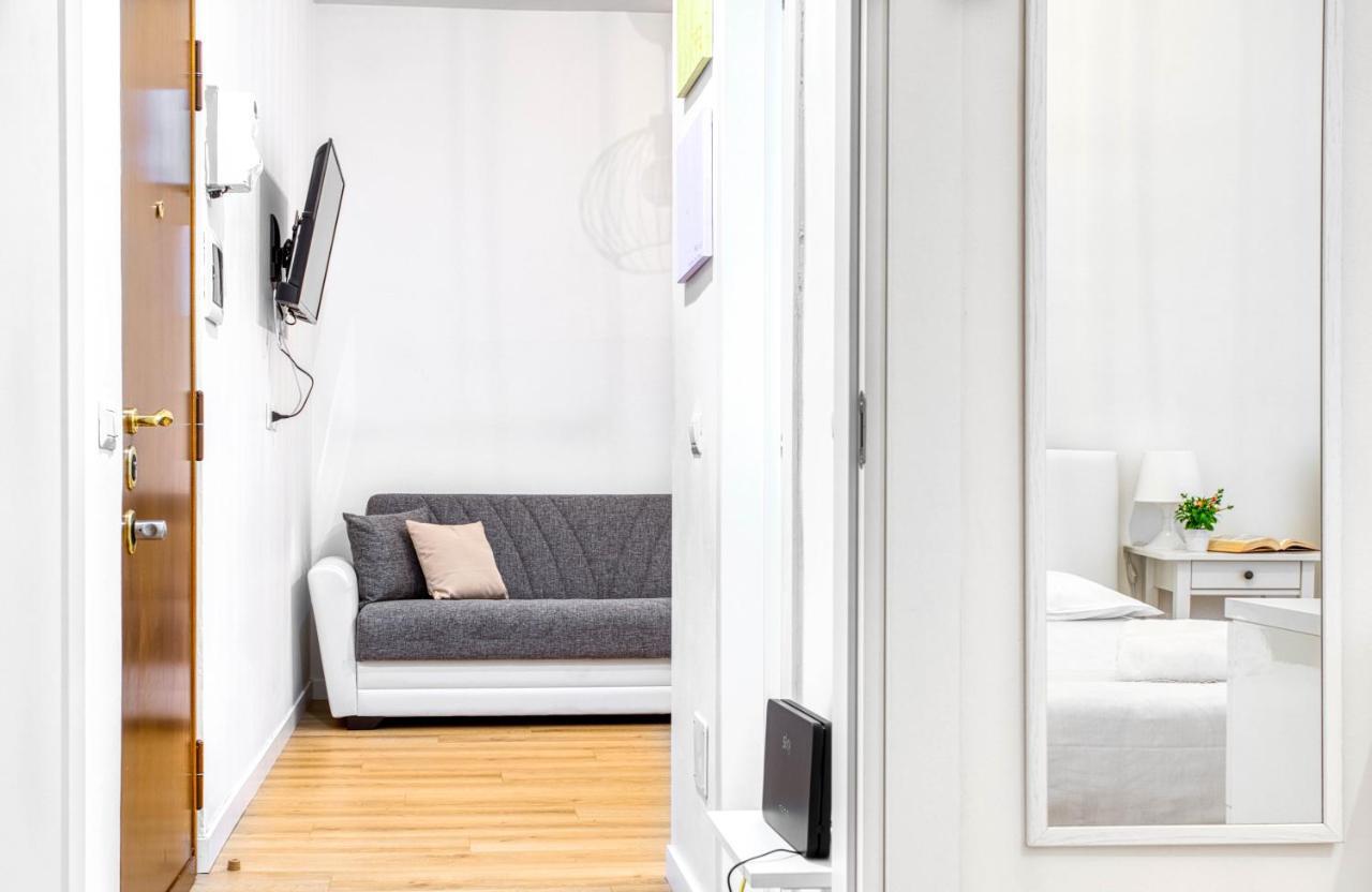 شقة Joivy Warm And Inviting Flat With Balcony ميلان المظهر الخارجي الصورة
