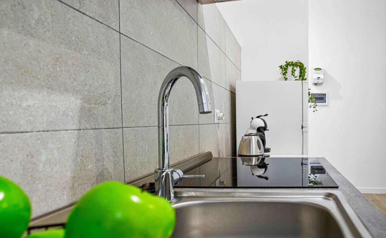 شقة Joivy Warm And Inviting Flat With Balcony ميلان المظهر الخارجي الصورة